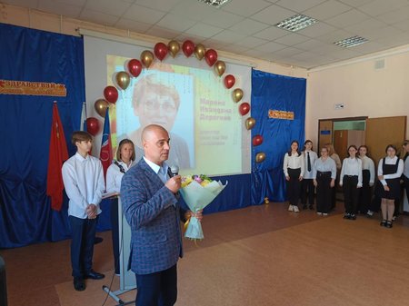 Депутат Андрей Якубов поздравил с Днём знаний учеников и педагогов  Щелковской школы №8.