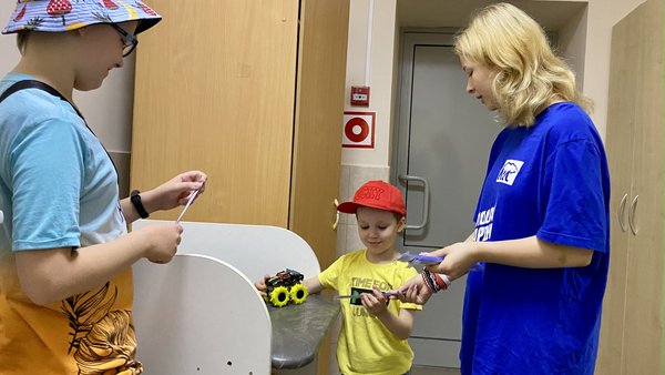 Сторонники местного отделения партии посетили щелковскую больницу