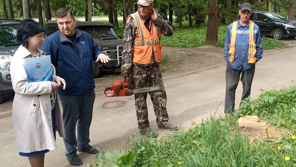 «Единая Россия» проверяет качество дворов по Фрянове