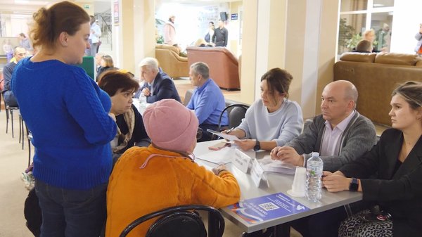 Прием вели сотрудники администрации, депутаты, представители коммунальных предприятий