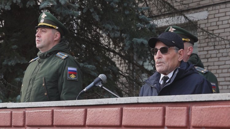 Василий Будаев (справа)