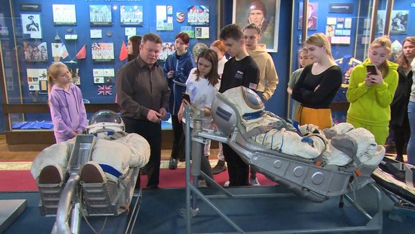Дети из Донбасса посетили музей Дома космонавтов в Звёздном городке
