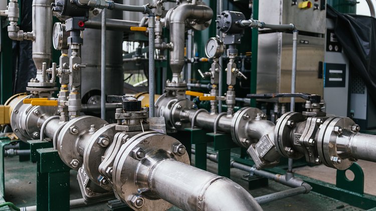 closeup-view-cylindrical-grinder-industrial-concept
