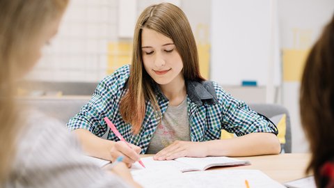 concentrated-schoolgirl-studying