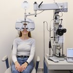 doctor-testing-patient-eyesight