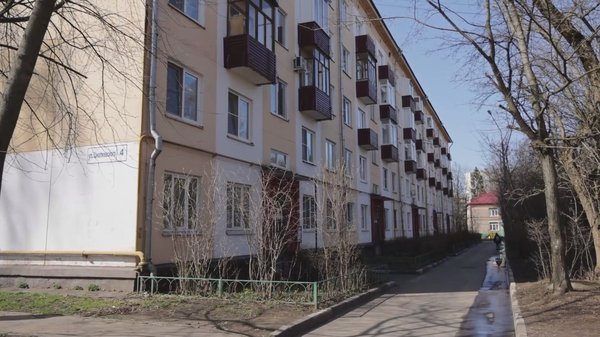 С 1960-го по 1966 год Юрий Гагарин вместе с семьей жил в доме № 4 на улице Циолковского в поселке Чкаловском. Он переехал туда за полгода до своего исторического полета в космос