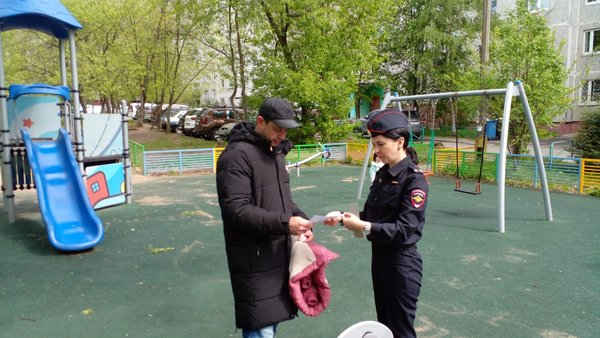 двор