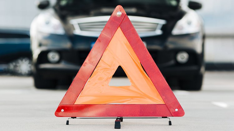 emergency-sign-with-black-car-background