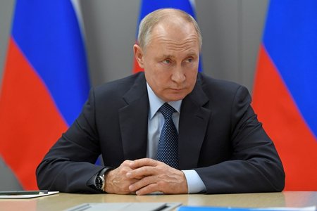 Владимир Путин подписал пакет поправок о военной службе. Собрали главное: