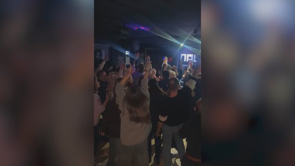 Вот так в пабе «Студио» проходят концерты и вечера в выходные. Кроме того, в пабе устраивают музыкальные квизы, стендапы