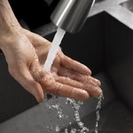 krupnym-planom-na-gigieniceskoe-myt-e-ruk