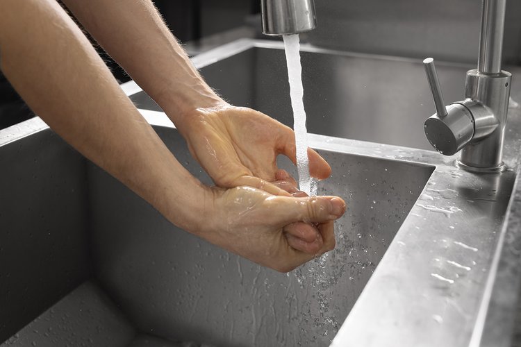 krupnym-planom-na-gigieniceskoe-myt-e-ruk