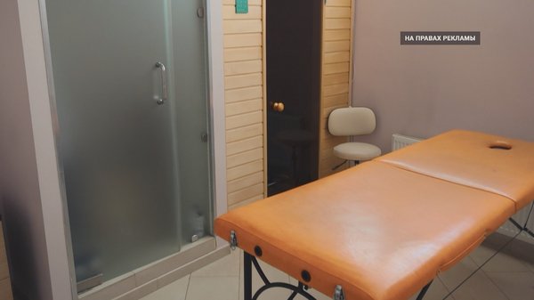 Также есть массажист с медицинским образованием и большим опытом работы, который работает и с женщинами, и с мужчинами
