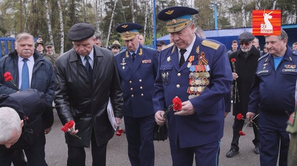 Конференция открылась с возложения цветов на Аллее героев-авиаторов