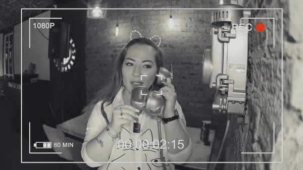 «Алло, Галочка! Ты сейчас умрешь! Я в кафе «Кот да Винчи». Как где? В Щелкове, конечно»