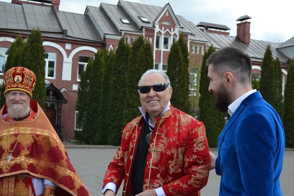 После пасхальной службы в Троицком собре в 2019 году