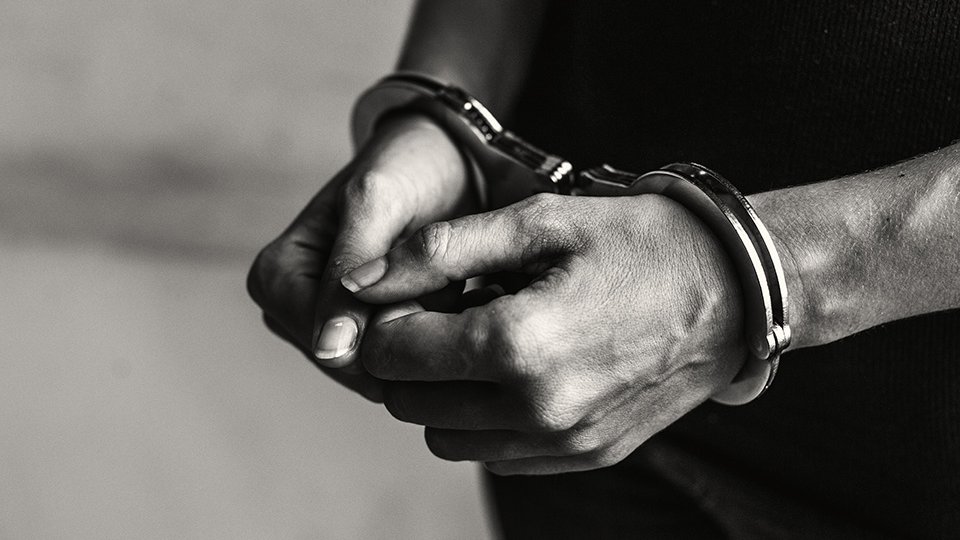 prestupnik-v-narucnikah