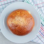 sweet-bun-with-cloth-white-plate