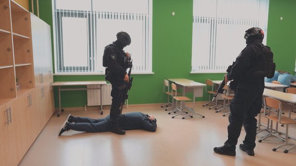 В Медвежье-Озерской школе № 19 отрабатывали два сценария