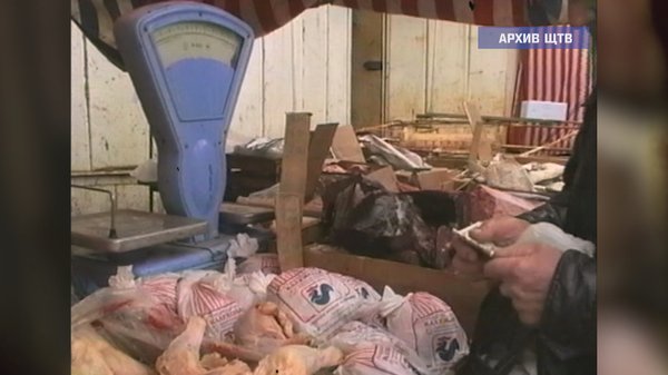 В непростые для страны 90-е годы мост как самое проходное место в городе облюбовали торговцы