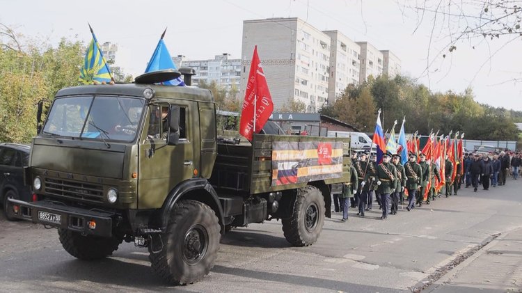 А потом праздник вышел на улицы микрорайона
