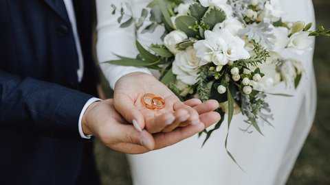 wedding-bands-hands-bride-groom-with-beautiful-wedding-bouquet-made-greenery-white-flowers