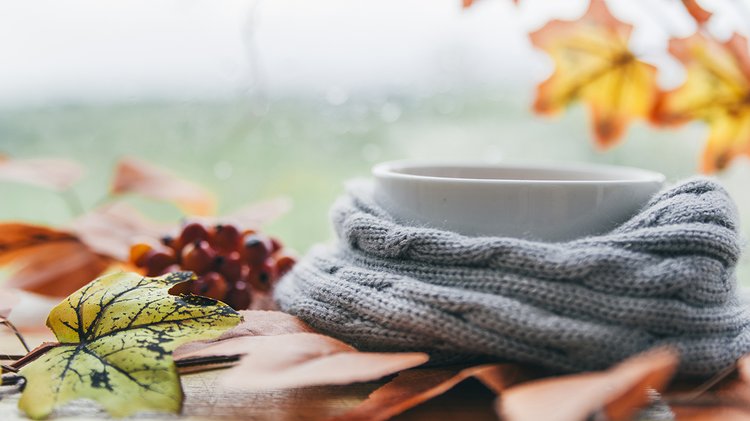 white-cup-knitted-scarf-with-maple-leaves