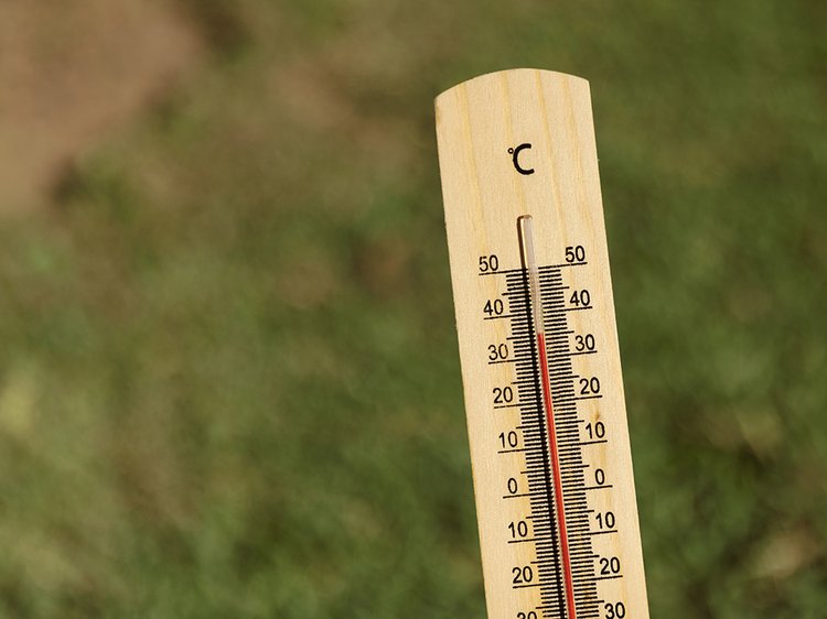 zakryt-termometr-pokazyvausii-vysokuu-temperaturu